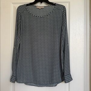 LOFT Floral Blue and‎ White Top M tabs to roll up sleeves